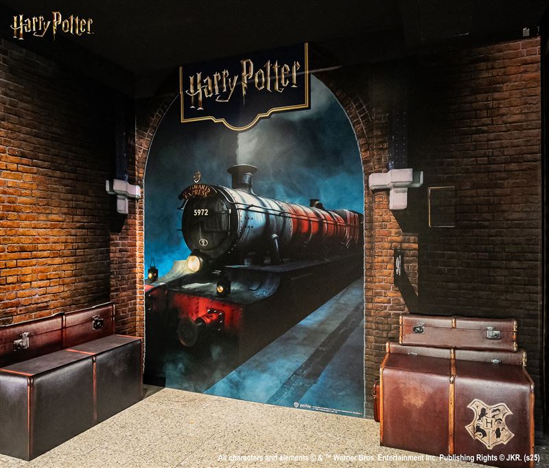 哈利波特快閃店特快列車月台區。(圖/主辦單位提供)