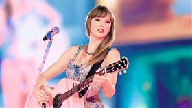 ▲泰勒絲經濟學秘密曝光，巡迴演唱會收入高達5千億台幣，高過50國年GDP總和。（圖／大都會文化提供）