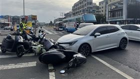 車禍,鳳山,自小客,機車停等區