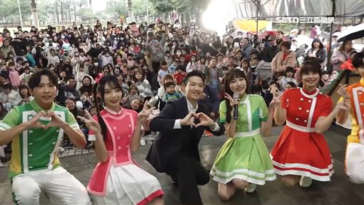 周末勤跑桃園　何志偉親子活動傾聽心聲