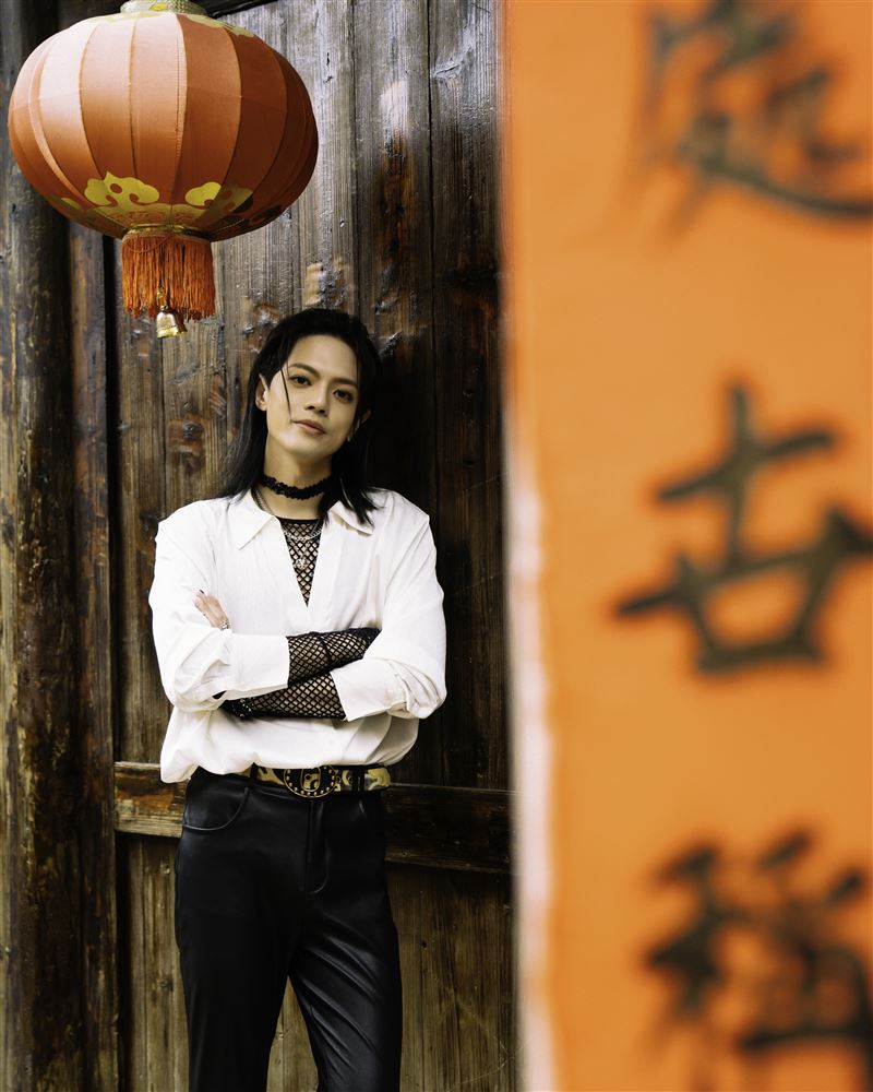 TRASH林頤原接受《三立新聞網》專訪。(圖/華納音樂提供)