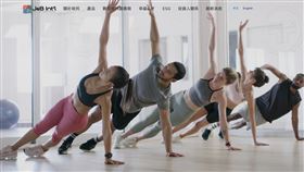 瞄準2026年世足賽與奧運龐大商機，機能布料大廠竣邦-KY（4442）宣布營運「三箭齊發」。受惠運動領域營收連三年創新高、戶外品牌庫存去化結束及成功打入日本市場，竣邦-KY不僅掌握核心長銷產品，更將搶攻高端機能服飾，明年營運可望再上層樓。（圖／翻攝自竣邦網站） 