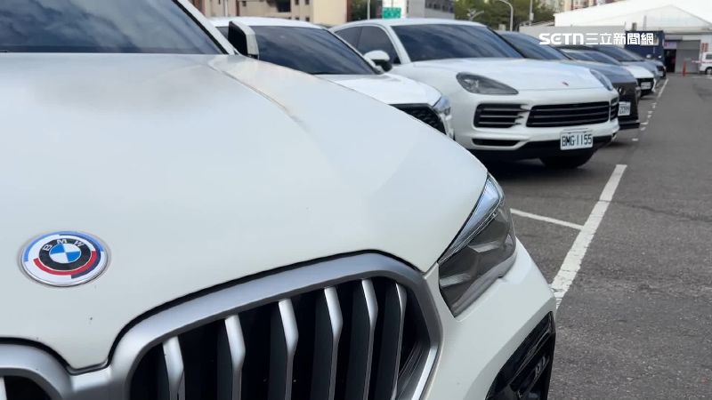 黃昏市場停車場停著不少名車