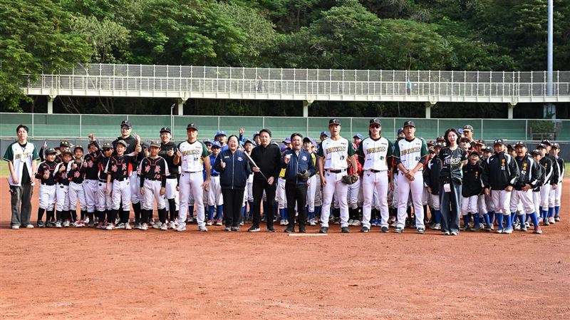 台鋼雄鷹公益棒球營。(圖/台鋼雄鷹提供)