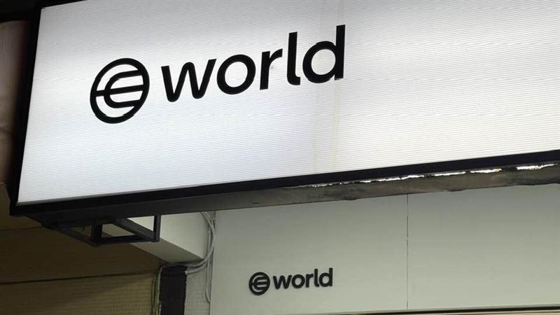 OpenAI執行長創立的Worldcoin開發商TFH,台灣數位信任協會簽署MOU,數發部官員見證。總經理徐鈞洋揭密,台灣「虹膜驗證」據點半年狂增至50處,密度全球第一!目標透過真人驗證打擊黃牛與AI詐騙,拚數位身分主流化。(圖/記者師瑞德攝影)