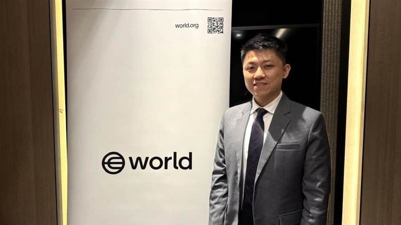 掃虹膜怕個資外洩?TFH總經理徐鈞洋親上火線闢謠!強調機器「拍完即刪」,數據採用切碎分散儲存,連官方都無法還原。更驚曝World App將轉型「Super App」,推出保證真人的通訊功能,誓言成為AI深偽詐騙的終結者,讓民眾安心聊天。(圖/記者師瑞德攝影)