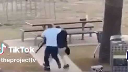 雪梨海灘遭掃射 勇敢男徒手奪槍畫面曝光