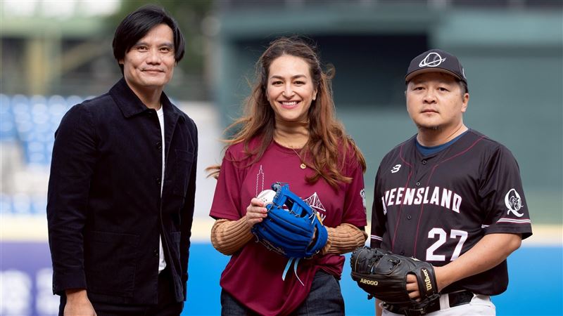 昆士蘭州貿易暨投資辦事處駐台代表費裘娜(Juna Ferrett)、原棒協理事長王勝偉。(圖/大會提供)