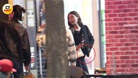 馬筱梅很會藏肚，只有在側身時才會看到隆起的孕肚。（圖／本刊攝影組）