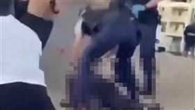 警方壓制父子檔槍手。（圖／翻攝自X平台）