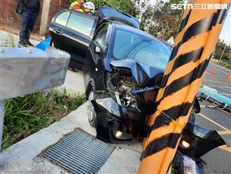 苗栗1家4口出遊「直線撞電桿」2人受困