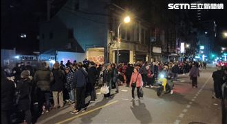 千人搶龍山寺點燈！女信眾：7天前就來排