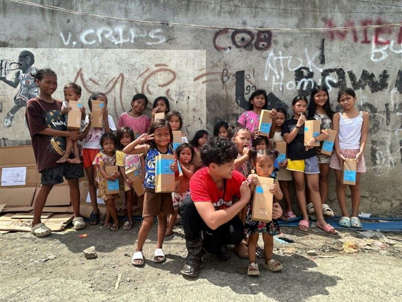 因為看見菲律賓馬尼拉孩子的生活難處，「光」與「水」就成了柯晟睿人生主題。（圖／Aquacendo提供）