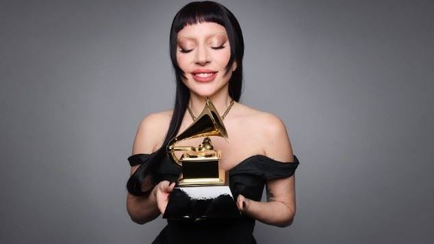 演唱會驚傳意外!女神卡卡即刻喊停