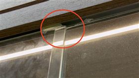 桃園機場,玻璃,手扶梯,掉落（圖／記者石明啟攝影）