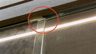 桃機玻璃砸遊客「無人救」保全丟1句傻眼