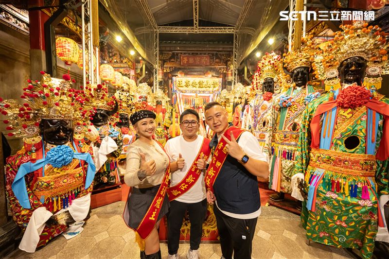 青山宮擲爐主大典爆棚。(圖/寶島神很大)