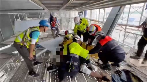 新／竹科新三期工程鷹架倒塌　3人墜5米傷