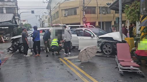 詐團監控手落跑撞車7人傷　驚悚影片曝光