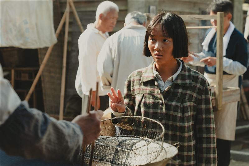 方郁婷飾演的阿月,從嘉義到台北、隨生活處境改變的穿著與髮型設定。(圖/華文創提供)