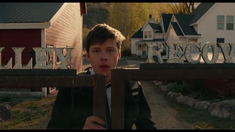 尼克抗毒的過程被他改編劇本成為經典電影《我是查理》的原型。(圖/翻攝自《我是查理》劇照)