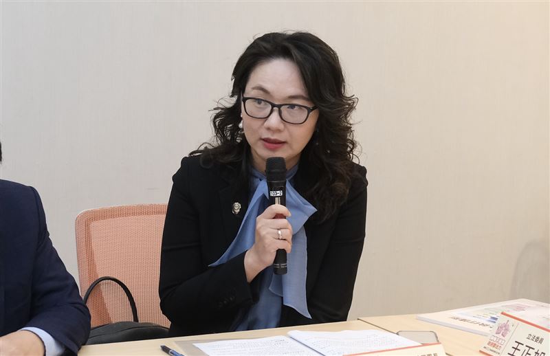 健保署署長陳亮妤宣布，健保署將擴大COPD（慢性阻塞性肺病）專案。（圖／社團法人年輕病友協會提供）