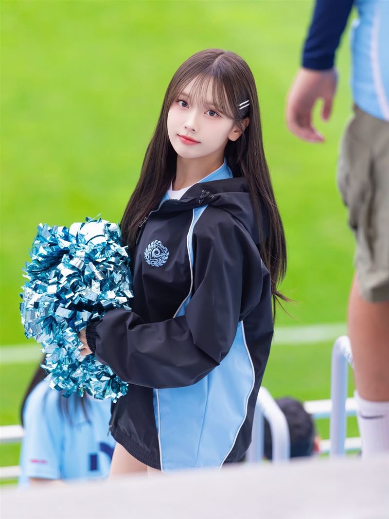 韓籍啦啦隊金佳垠被稱「可愛天花板」。(圖/翻攝自金佳垠IG)