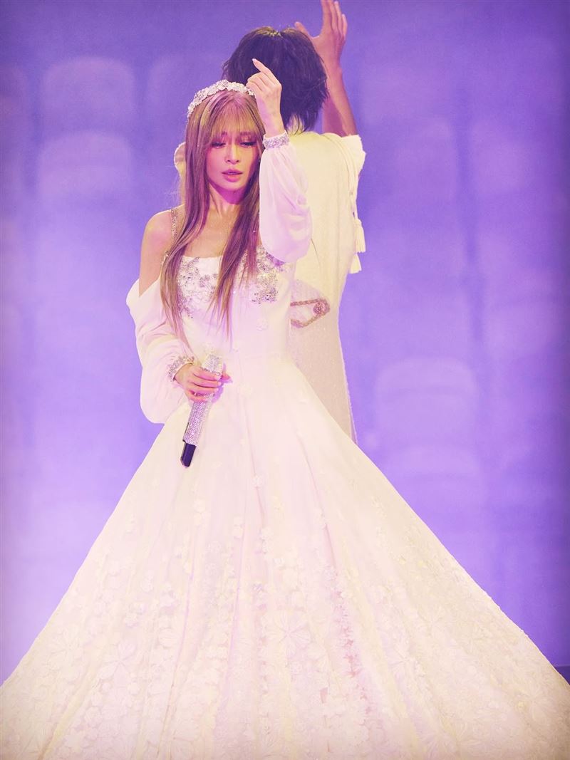 濱崎步面對萬人空座位演唱會依舊賣力演出。(圖/翻攝自IG @a.you)