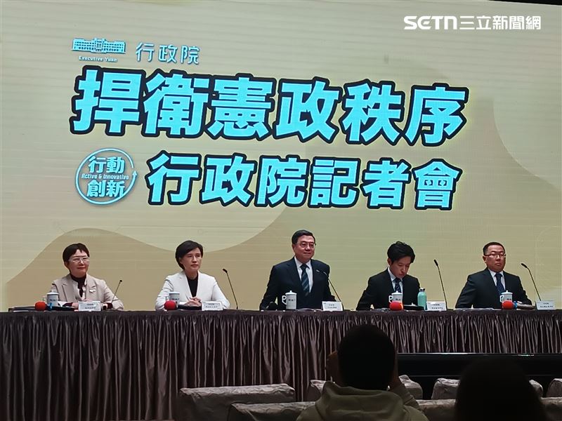 行政院長卓榮泰今(15)日舉行「捍衛憲政秩序」記者會。(圖/記者盧素梅攝影)