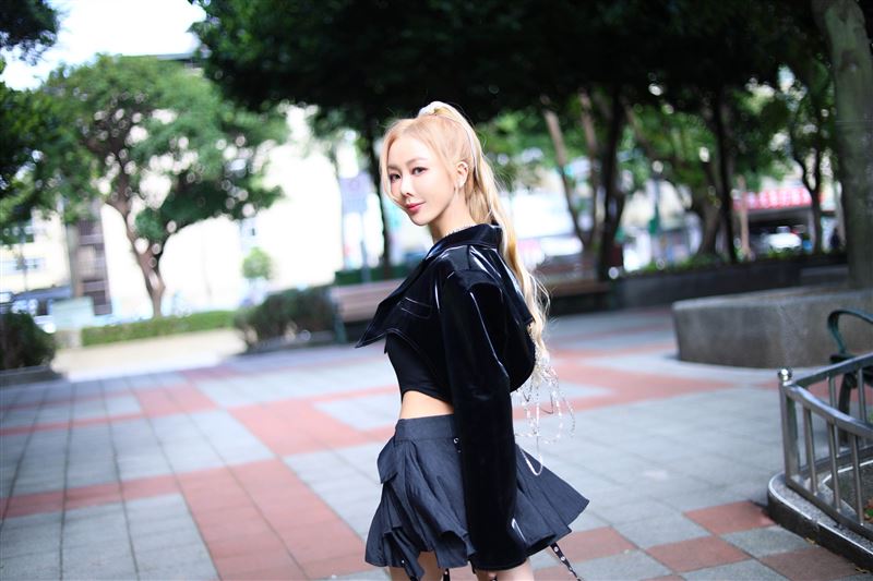 楊婷婭父親家中從事鋼鐵業。(圖/心動藝能提供)