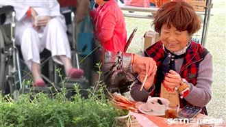 喪夫又大腸癌末！76歲嬤除夕夜孤獨到哭了