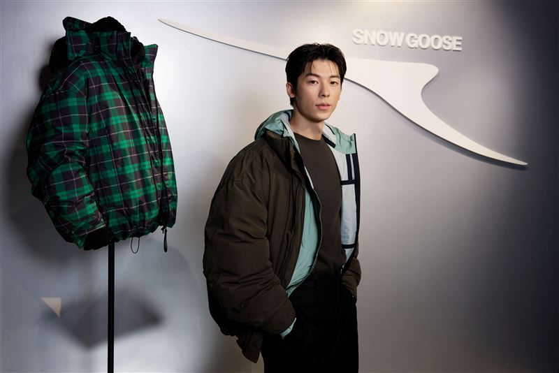 CANADA GOOSE全球品牌大使許光漢以沈穩氣韻演繹極地美學經典,詮釋品牌對奢華機能的極致追求。(圖/品牌業者提供)
