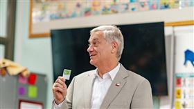 智利極右派政治人物卡斯特，14日決選以58%得票率利壓共產黨對手賈拉，贏得第38屆總統寶座。（圖／翻攝自X平台 @joseantoniokast）