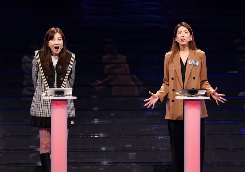 林可彤(右)、李新上節目參賽。(圖/公視提供)