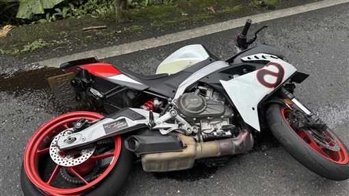 重機北宜跑山凸槌　過彎犁田騎士重摔斷手