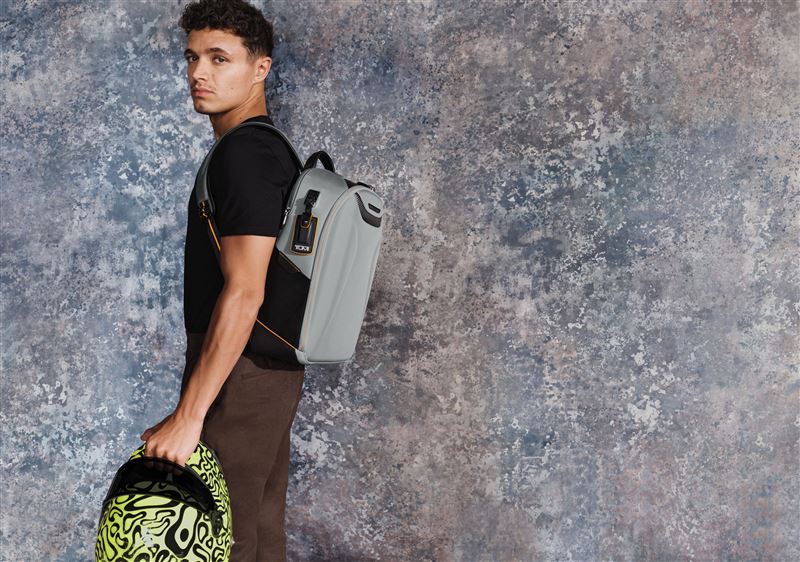 TUMI全球品牌大使Lando Norris獲2025年F1車手世界冠軍。(圖/品牌業者提供)