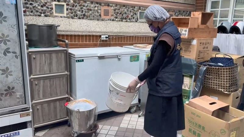 衛生局前往該店面稽查。(圖/衛生局提供)