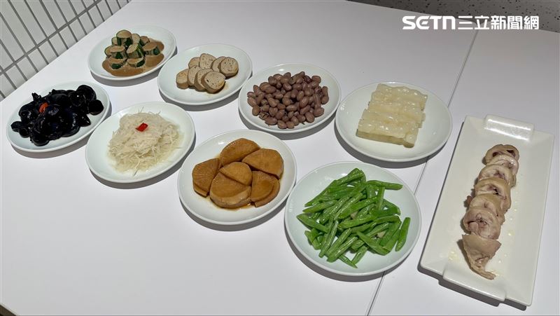 除了麵食套餐,還有9款孫哥精心研製風味小菜。(圖/記者賴俊佑攝影)