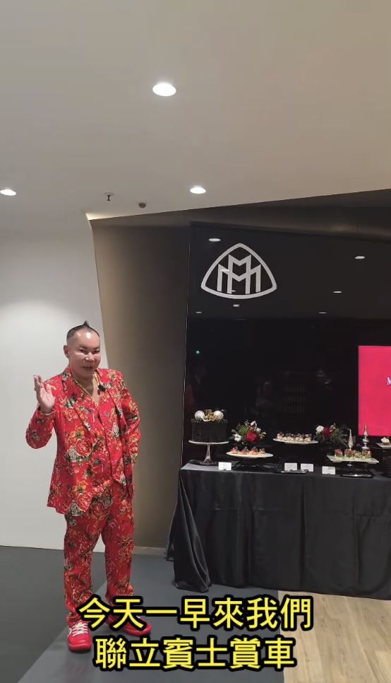 竹北吊車大王日前到車廠賞車。(圖/翻攝自《啟德機械起重工程-股公司》臉書)