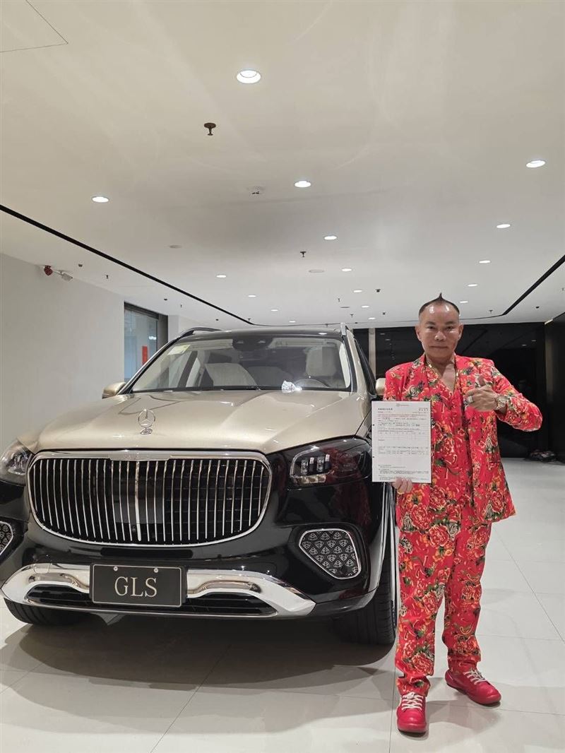 竹北吊車大王最後下訂的是邁巴赫休旅車。(圖/翻攝自《啟德機械起重工程-股公司》臉書)