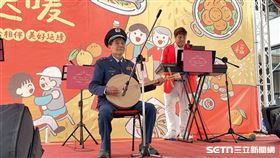 曾參加五燈獎!空軍退役 7旬爺穿軍服彈月琴引滿堂彩／翻攝畫面