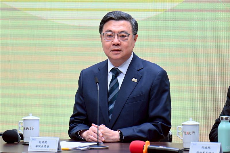 卓榮泰舉行「捍衛憲政秩序」記者會，宣布不副署財劃法。（圖／行政院提供）