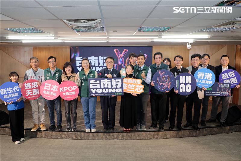 黃偉哲公布「2026台南好young」跨年晚會完整卡司,韓團STAYC首次來台跨年獻給台南。(圖/南市府提供)