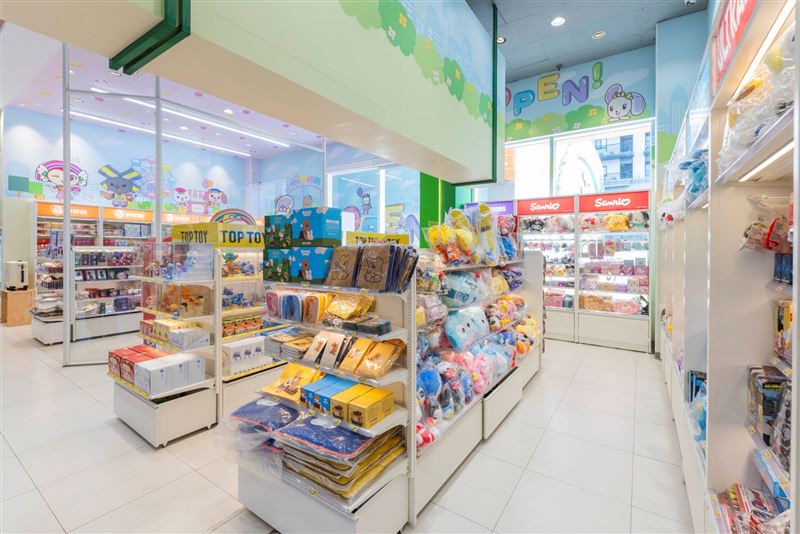 7-ELEVEN康橋門市集結逾18種IP肖像、破千種品項,打造全新「社群消費經濟」。(圖/品牌業者提供)