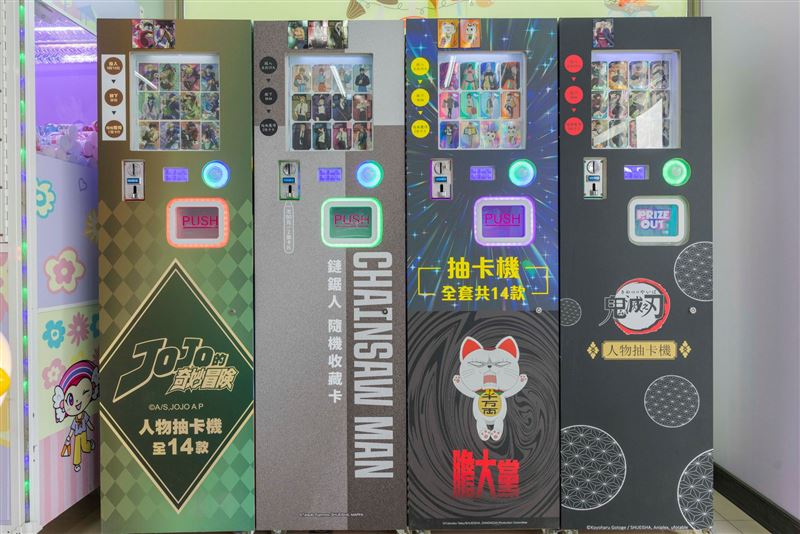 仁發門市進駐4台卡牌機,每一台可抽一個IP。(圖/品牌業者提供)