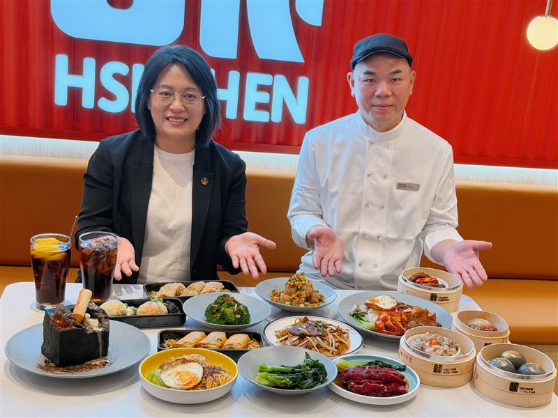 築間總經理周秀花(左)與主廚黃義仁出席開幕記者會。(圖/業者提供)