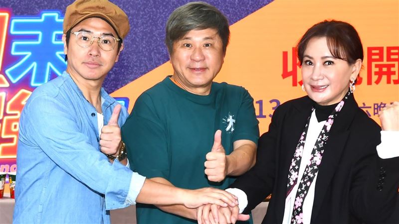 歐漢聲(左)、胡瓜、陳亞蘭慶功。(圖/華視提供)