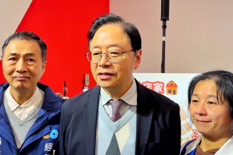 行政院長卓榮泰15日宣布不副署財政收支劃分法修法，桃園市長張善政（中）受訪表示，希望行政院讓新版財劃法順利執行，這對所有地方政府都是好事