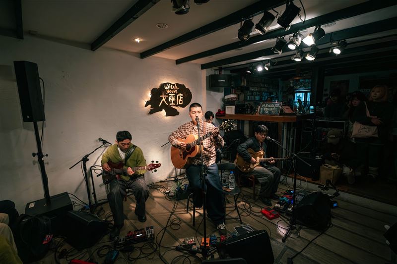 靈魂沙發舉辦「SoulFa靈魂沙發|靈魂沙發發發發發三專了!不插電聊唱會」,分享錄音遇到的靈異事件。(圖/放飛音樂提供)