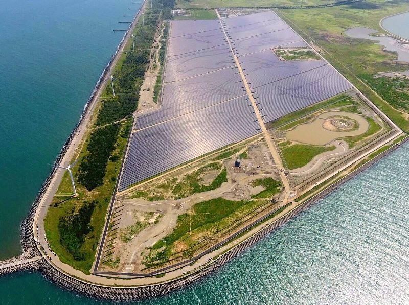 台電彰化區處透過提升併網容量、增進作業流程效率、提升資訊透明度與衡平分配綠能資源等4大面向,打造友善綠能環境。圖為彰濱光電場